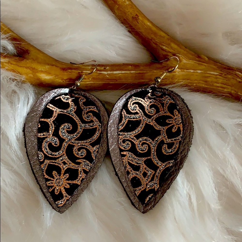 Leather earrings